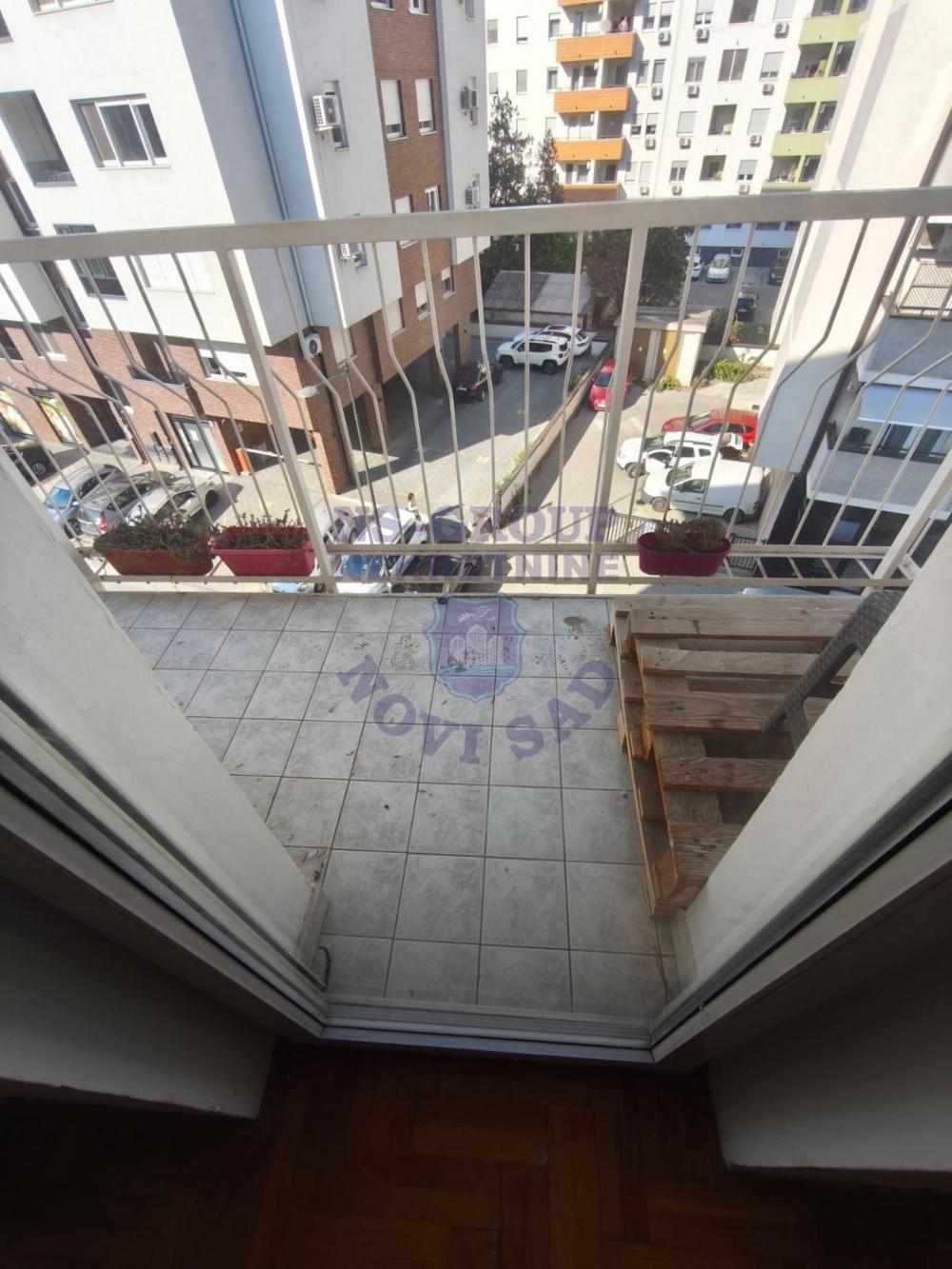 Slika 9 - Jednoiposoban, 46m2, Bulevar kralja Petra I Novi Sad, sa terasom, ima lift