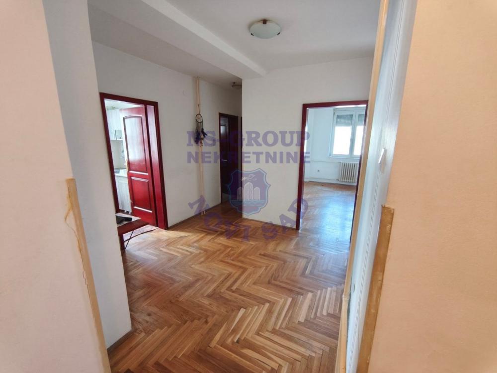 Slika 1 - Jednoiposoban, 46m2, Bulevar kralja Petra I Novi Sad, sa terasom, ima lift