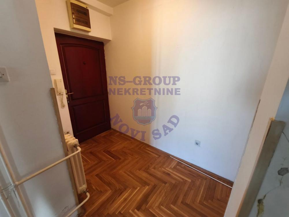 Slika 6 - Jednoiposoban, 46m2, Bulevar kralja Petra I Novi Sad, sa terasom, ima lift