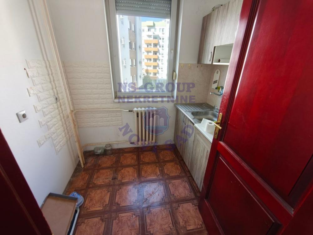 Slika 7 - Jednoiposoban, 46m2, Bulevar kralja Petra I Novi Sad, sa terasom, ima lift