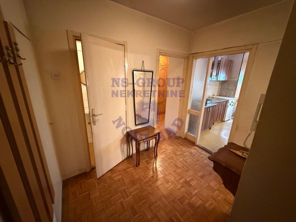 Slika 4 - Trosoban, 79m2, Liman 3 Novi Sad, sa terasom, ima lift