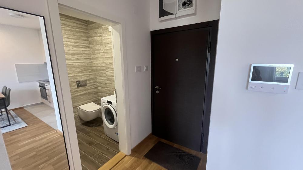 Slika 5 - Odlčan dvosoban stan u Petrovaradinu!