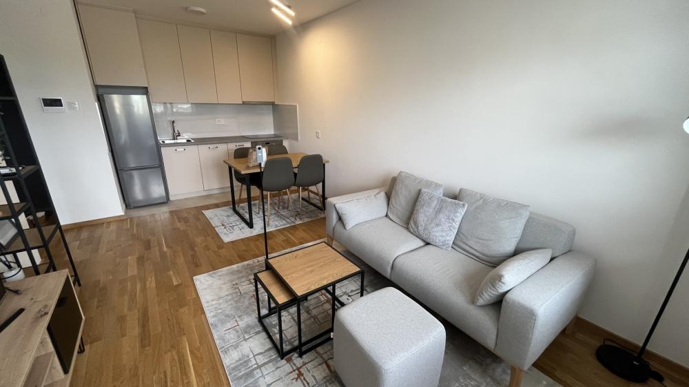 Slika 1 - Odlčan dvosoban stan u Petrovaradinu!