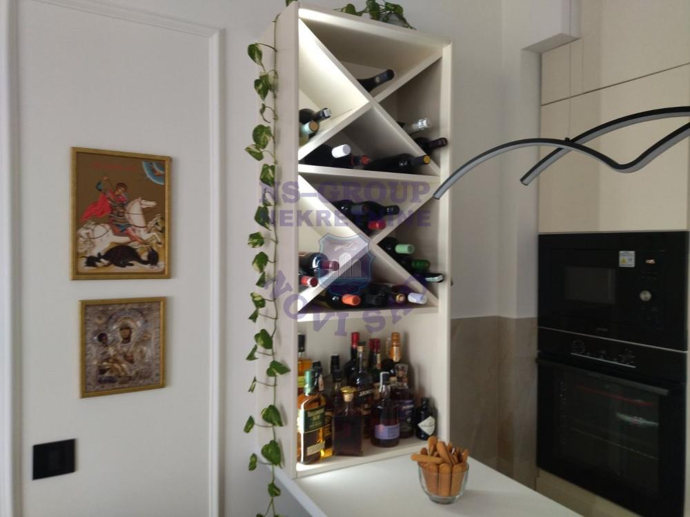 Slika 1 - Odlican cetvorosoban stan u Petrovaradinu!