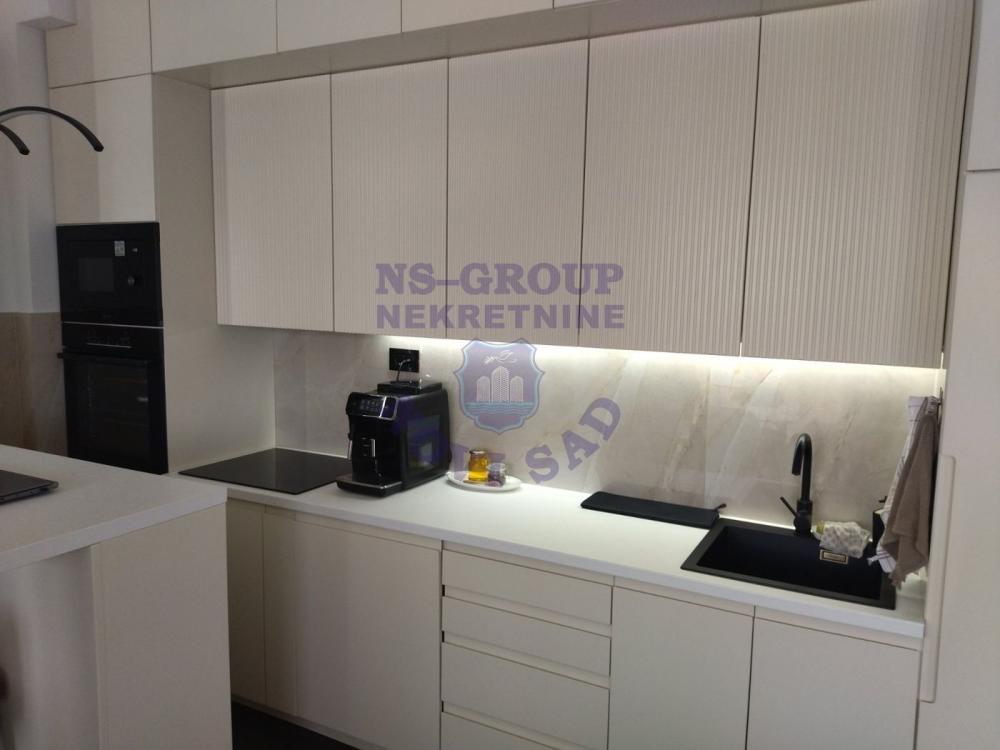 Slika 3 - Odlican cetvorosoban stan u Petrovaradinu!