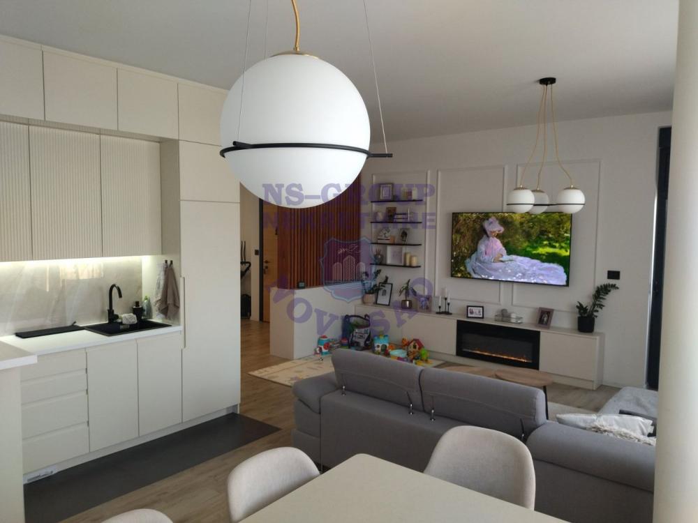 Slika 7 - Odlican cetvorosoban stan u Petrovaradinu!