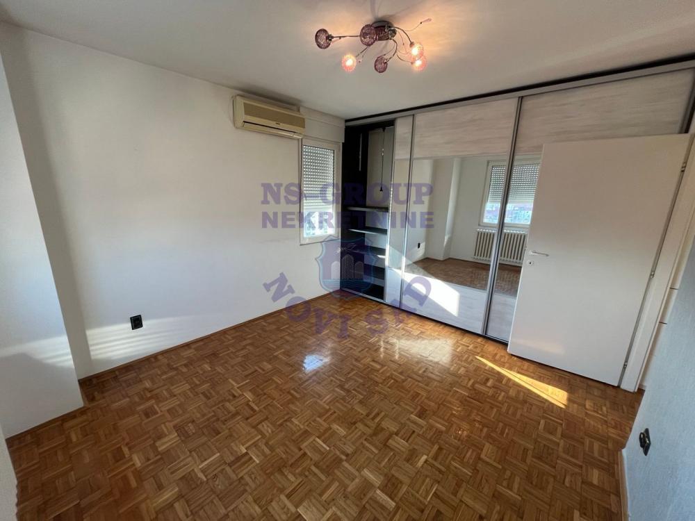 Slika 4 - Trosoban, 78m2, Liman 4 Novi Sad, sa terasom, ima lift