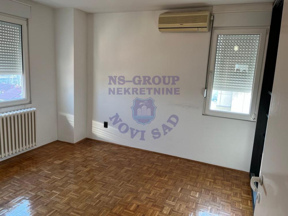 Slika 7 - Trosoban, 78m2, Liman 4 Novi Sad, sa terasom, ima lift