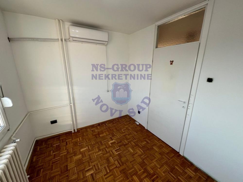 Slika 8 - Trosoban, 78m2, Liman 4 Novi Sad, sa terasom, ima lift