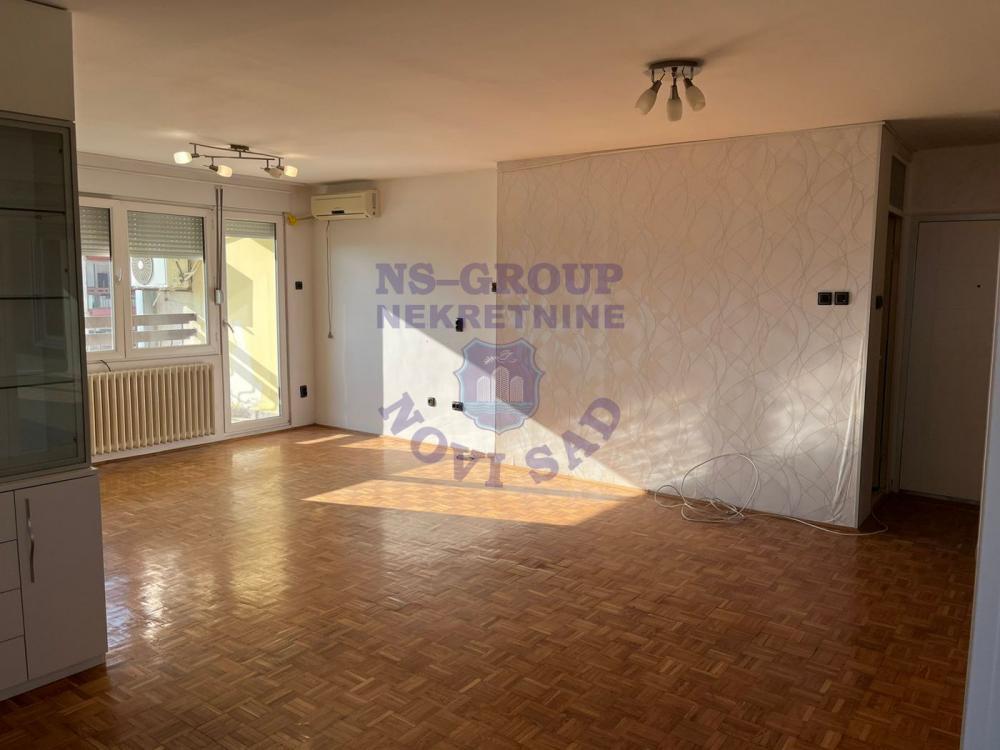 Glavna slika -Trosoban, 78m2, Liman 4 Novi Sad, sa terasom, ima lift