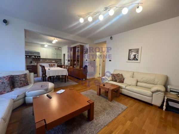 Slika 6 - Prodaja stana, 120m2, Sajmište Novi Sad, sa terasom, ima lift