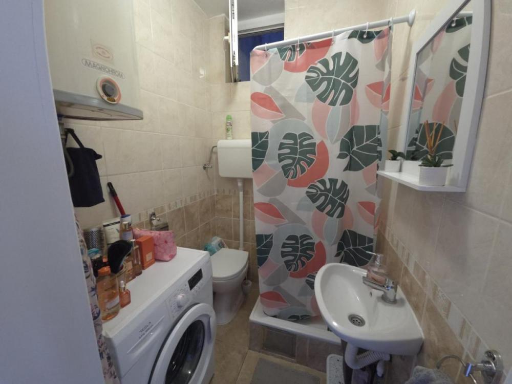 Slika 6 - Jednosoban, 25m2, Nova Detelinara Novi Sad, sa terasom, sa parkingom