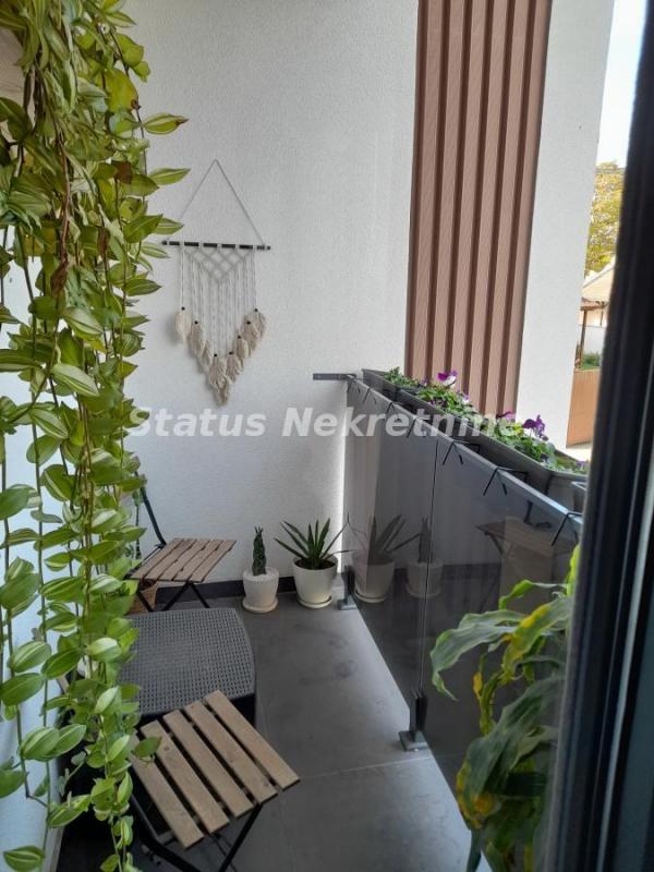 Slika 5 - Lux četvorosoban sa garažom za dva vozila - Petrovaradin