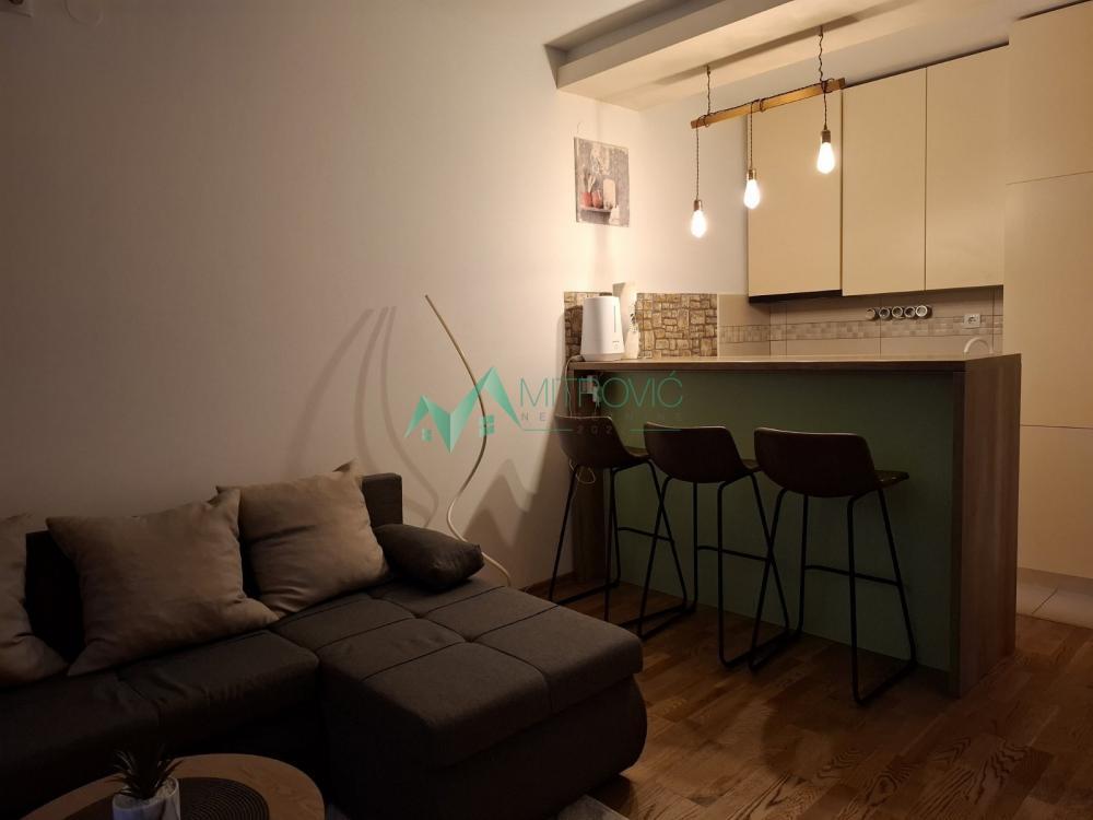 Glavna slika -Prodaje se komforna garsonjera nedaleko od Bulevara patrijaha Pavla 