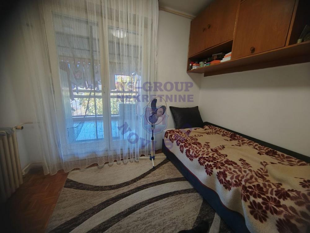 Slika 3 - Troiposoban, 98m2, Liman 4 Novi Sad, sa terasom, ima lift