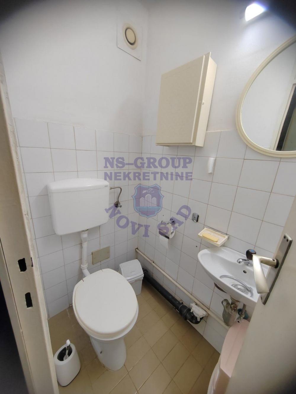 Slika 8 - Troiposoban, 98m2, Liman 4 Novi Sad, sa terasom, ima lift