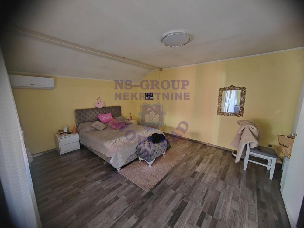 Slika 4 - Troiposoban, 98m2, Liman 4 Novi Sad, sa terasom, ima lift