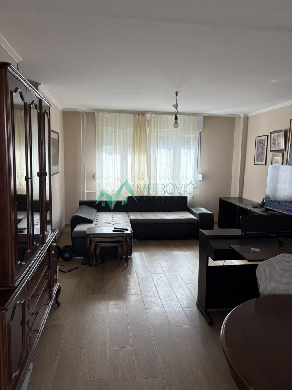 Glavna slika -Liman 4 - Komforan trosoban stan 80m2