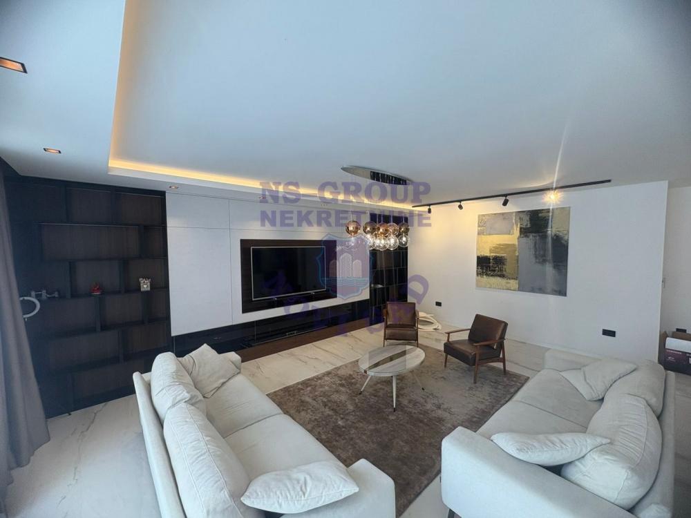 Slika 1 - Četvorosoban, 130m2, Bulevar patrijarha Pavla (Somborski bulevar) Novi Sad, sa terasom, sa garažom