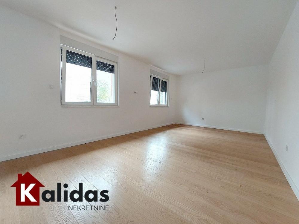 Glavna slika -Stan,NOVI SAD,BULEVAR,kv: 78, € 254740, ID: 1008249