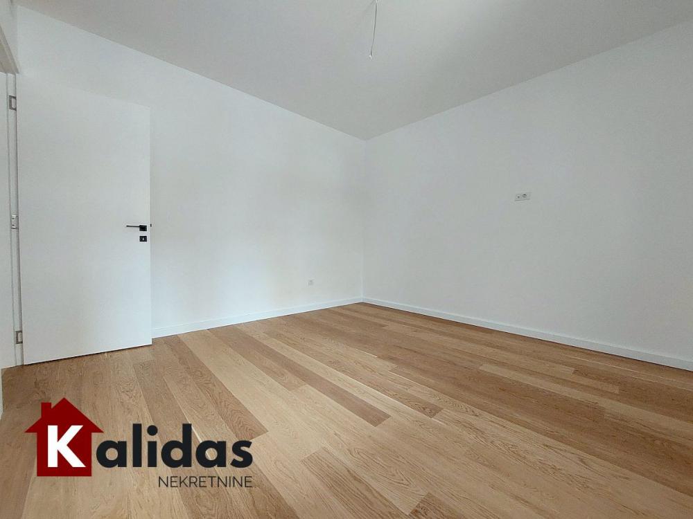 Slika 10 - Stan,NOVI SAD,BULEVAR,kv: 78, € 254740, ID: 1008249