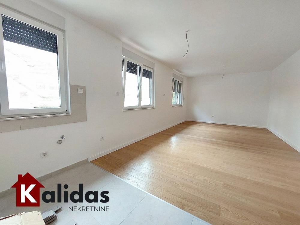 Slika 1 - Stan,NOVI SAD,BULEVAR,kv: 78, € 254740, ID: 1008249
