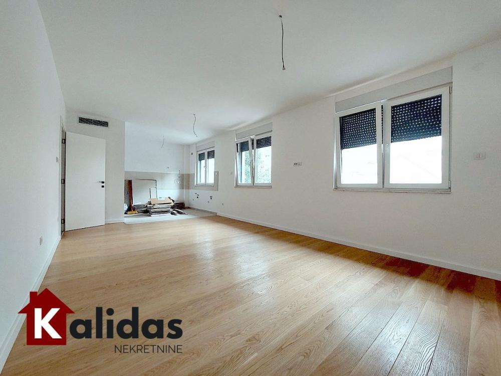 Slika 2 - Stan,NOVI SAD,BULEVAR,kv: 78, € 254740, ID: 1008249