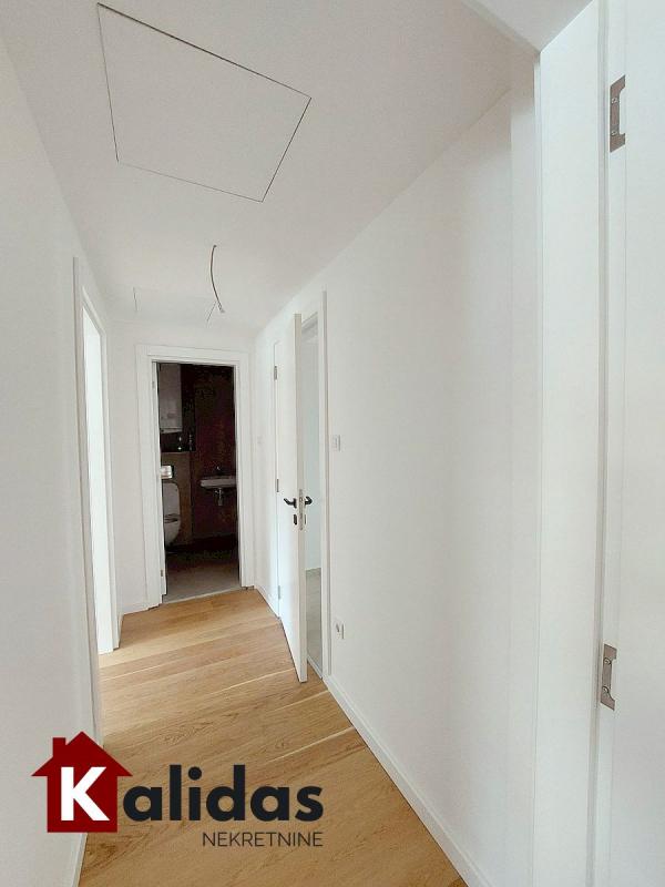 Slika 4 - Stan,NOVI SAD,BULEVAR,kv: 78, € 254740, ID: 1008249