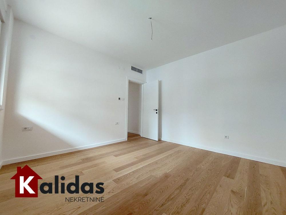 Slika 11 - Stan,NOVI SAD,BULEVAR,kv: 78, € 254740, ID: 1008249