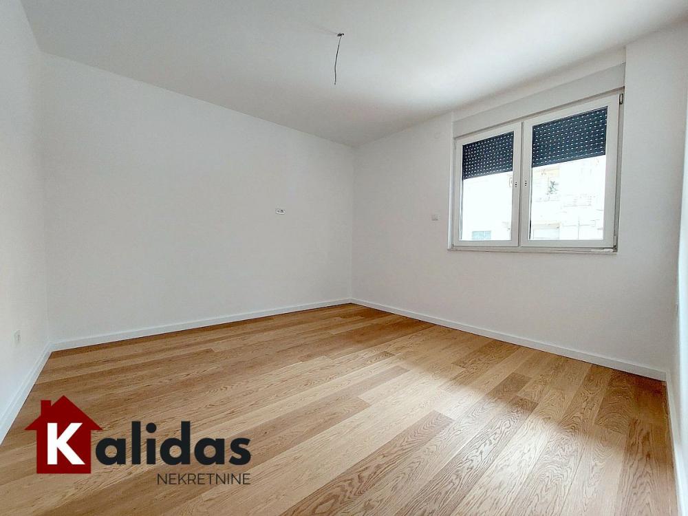 Slika 9 - Stan,NOVI SAD,BULEVAR,kv: 78, € 254740, ID: 1008249