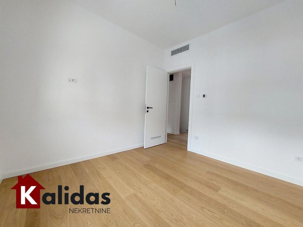 Slika 11 - Stan,NOVI SAD,BULEVAR,kv: 104, € 329930, ID: 1008250