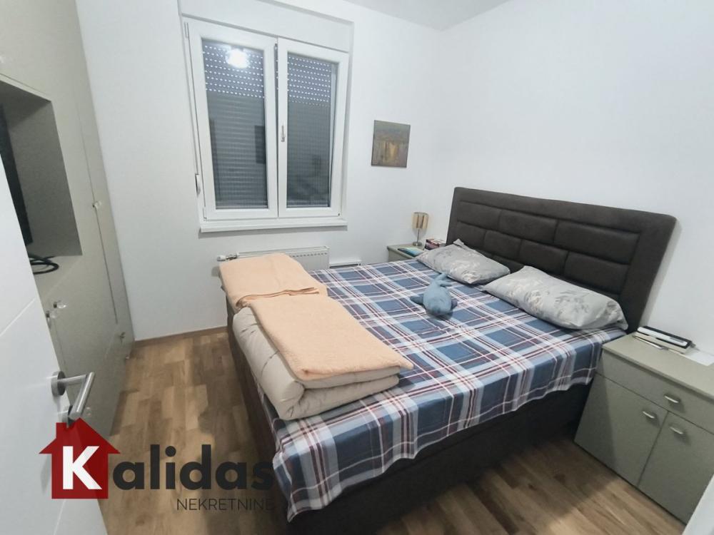 Slika 10 - Stan,NOVI SAD,GRBAVICA,kv: 70, € 180000, ID: 1008247