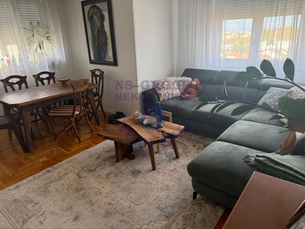 Glavna slika -Odlican porodican na top lokaciji!