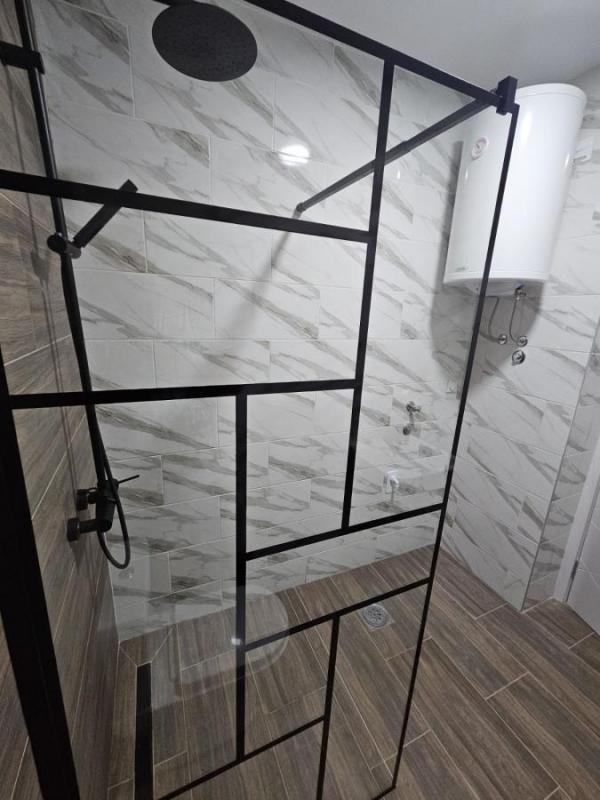 Slika 1 - Dvoiposoban, 52m2, Grbavica Novi Sad, sa terasom