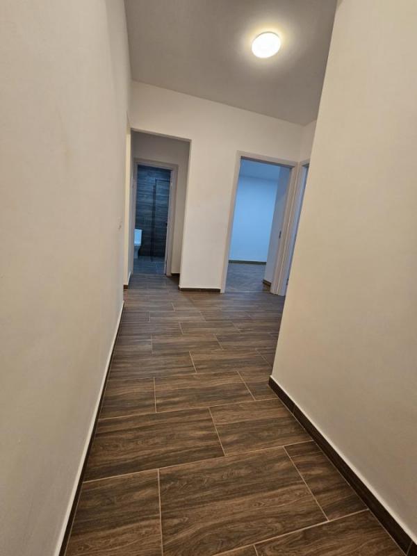 Slika 8 - Dvoiposoban, 52m2, Grbavica Novi Sad, sa terasom