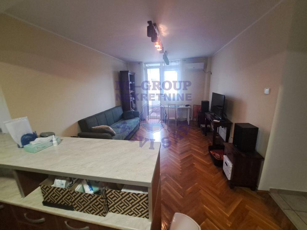 Slika 0 - Trosoban, 70m2, Grbavica Novi Sad, sa terasom, ima lift