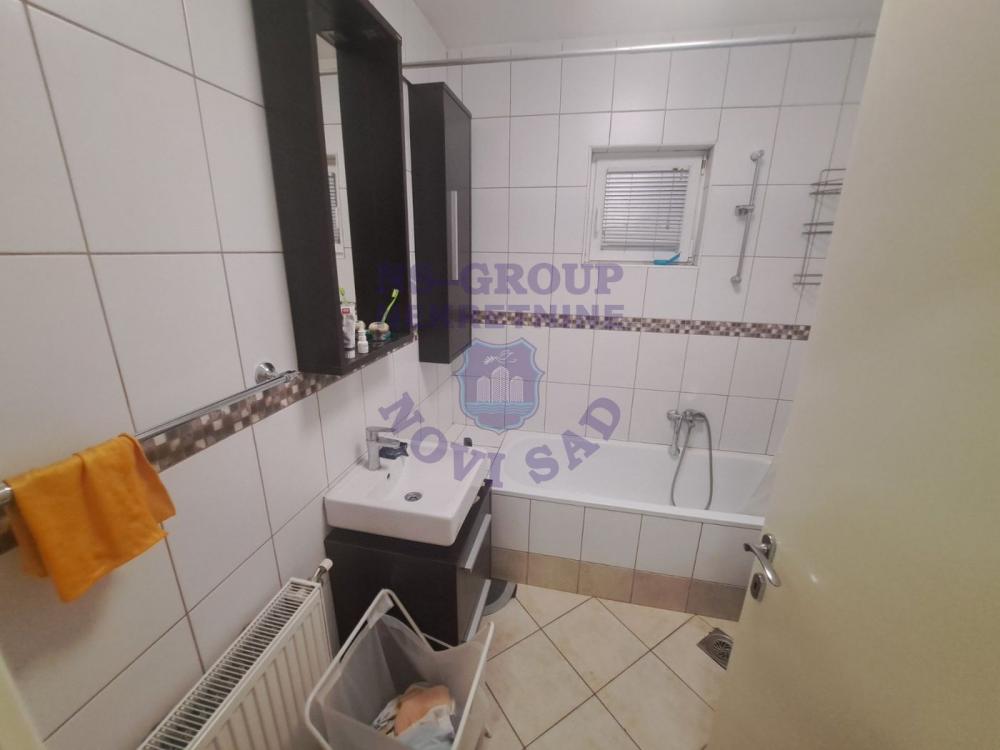 Slika 6 - Trosoban, 70m2, Grbavica Novi Sad, sa terasom, ima lift