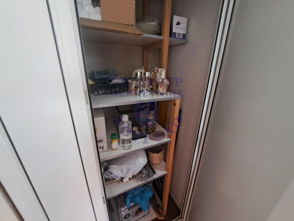 Slika 5 - Trosoban, 70m2, Grbavica Novi Sad, sa terasom, ima lift