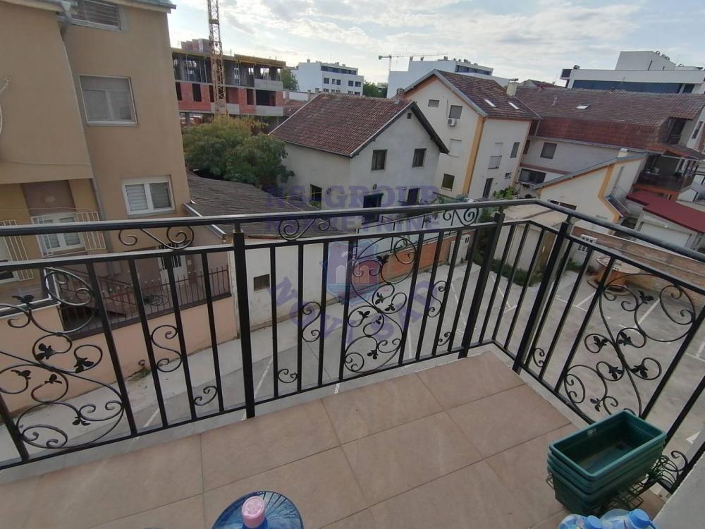 Slika 3 - Dvoiposoban, 55m2, Telep Novi Sad, sa terasom, ima lift