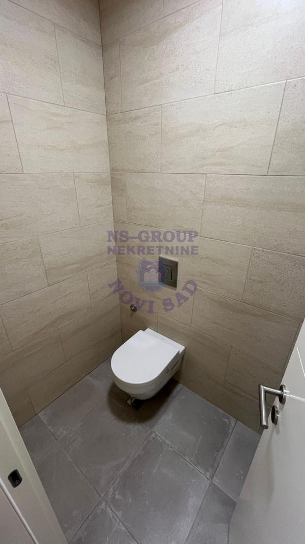 Slika 6 - Trosoban, 101m2, Novi Sad centar Novi Sad, sa terasom, ima lift