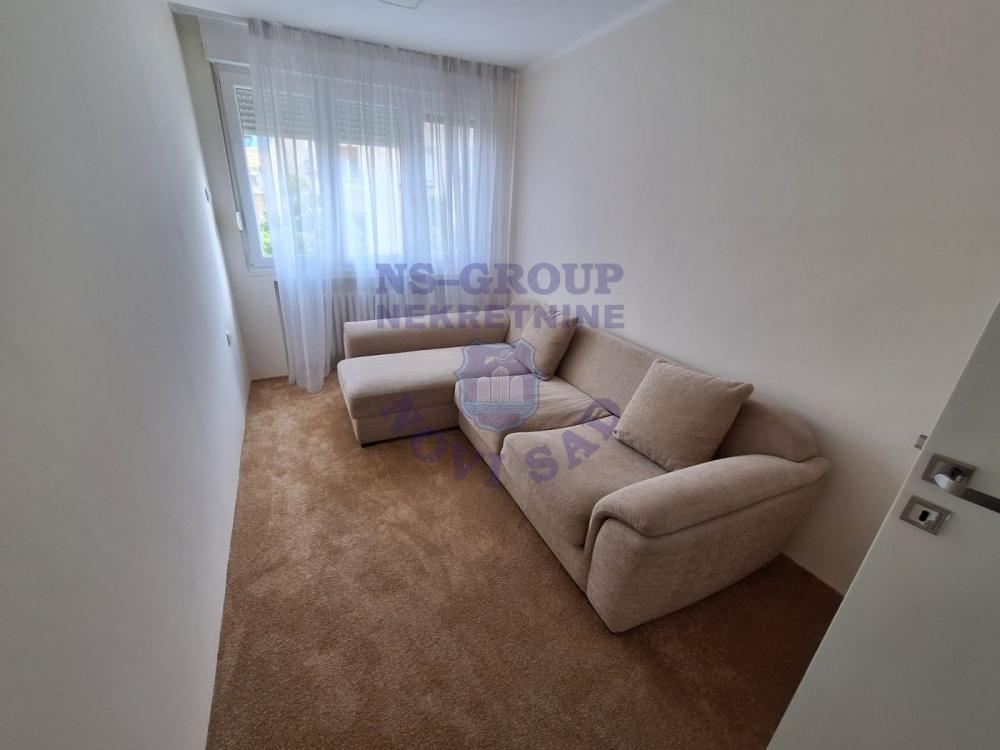 Slika 4 - Trosoban, 54m2, Novi Sad centar Novi Sad