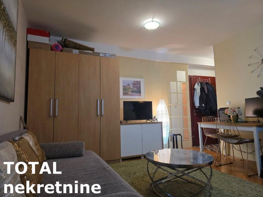 Slika 4 - Stan,NOVI SAD,SAJAM,kv: 24.00, € 80000, ID: 1101568