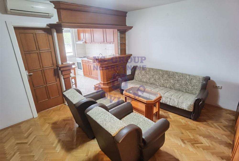 Glavna slika -Jednoiposoban stan Cara Dusana