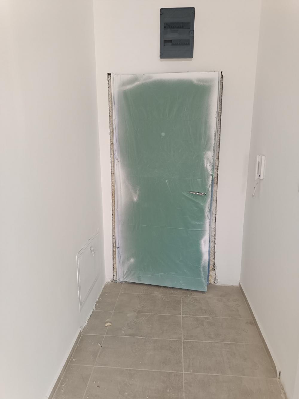 Slika 2 - Garsonjera u izgradnji, sa liftom