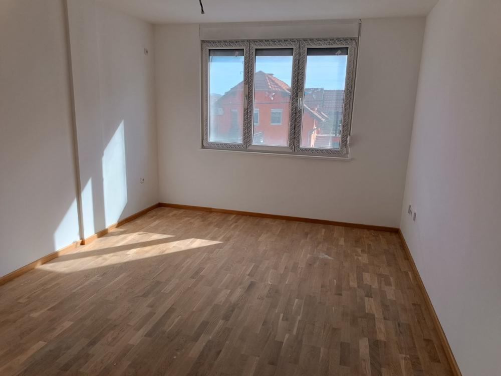 Glavna slika -Garsonjera u izgradnji, sa liftom