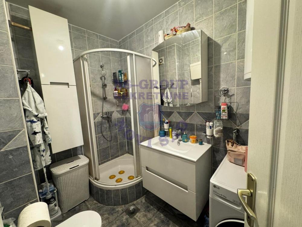 Slika 2 - Prodaja stana, 46m2, Grbavica Novi Sad, sa terasom, ima lift