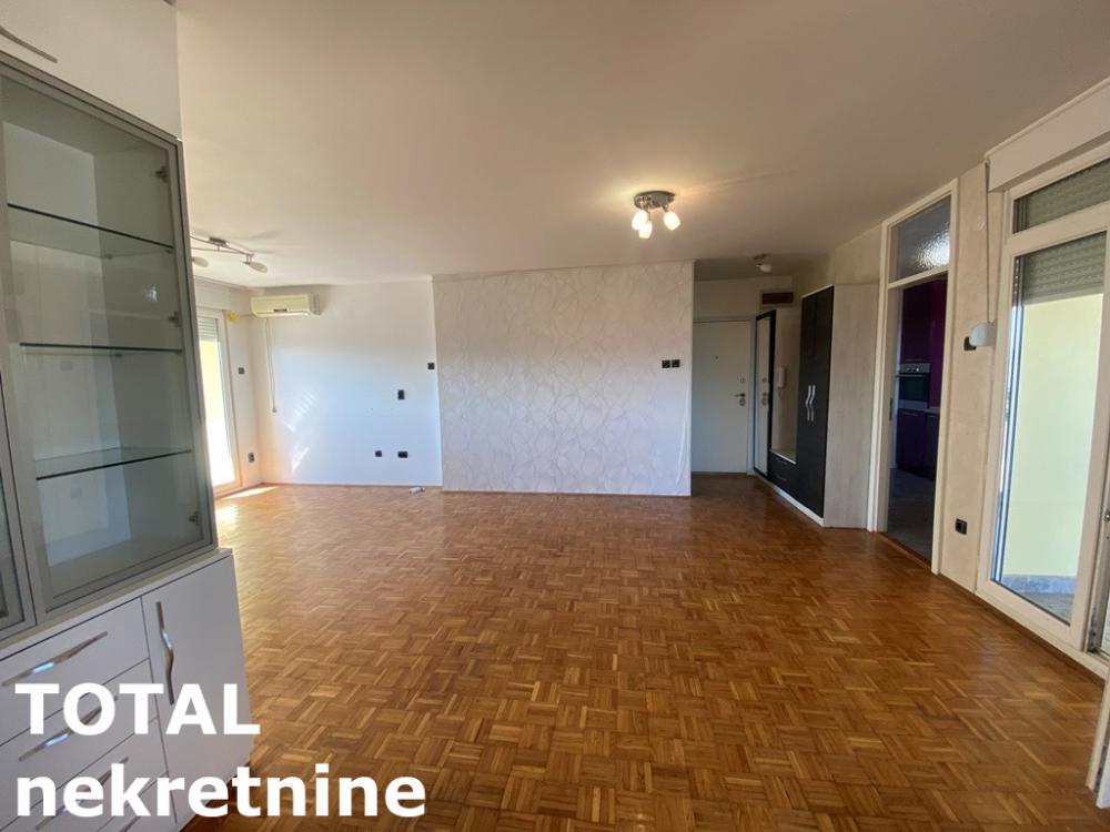 Slika 3 - Stan,NOVI SAD,LIMAN 4,kv: 78.00, € 187200, ID: 1100233