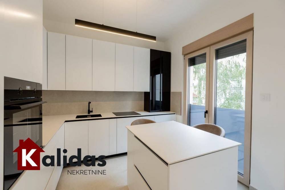 Slika 9 - Stan,NOVI SAD,CENTAR,kv: 114, € 540000, ID: 1008233