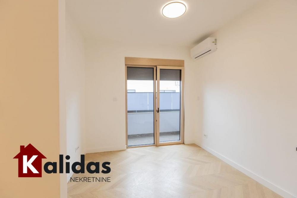 Slika 8 - Stan,NOVI SAD,CENTAR,kv: 114, € 540000, ID: 1008233