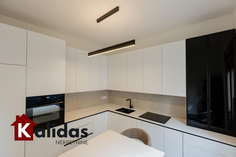 Slika 10 - Stan,NOVI SAD,CENTAR,kv: 114, € 540000, ID: 1008233